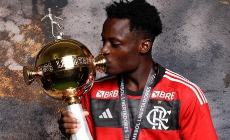 Flamengo encaminha compra do nigeriano Shola por R$ 2,4 milhões