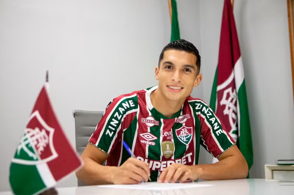 Fluminense anuncia a contratação do atacante Kevin Serna