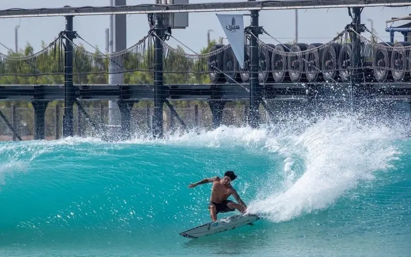 Piscina de ondas de Abu Dhabi entra no circuito da Liga Mundial de Surfe em 2025