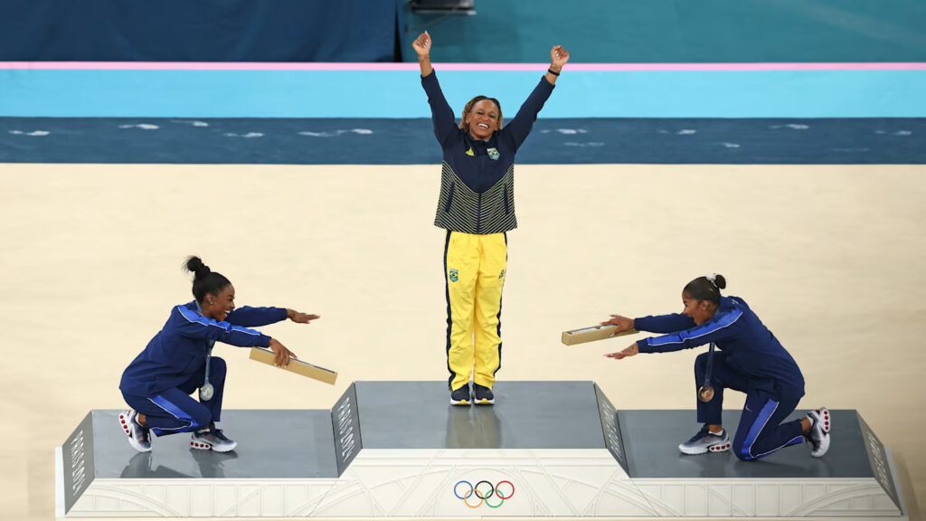 Rebeca Andrade supera Biles, é ouro no solo e se torna maior medalhista Olímpica do Brasil