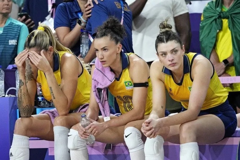 Vôlei do Brasil volta a ficar fora de uma final olímpica após 20 anos