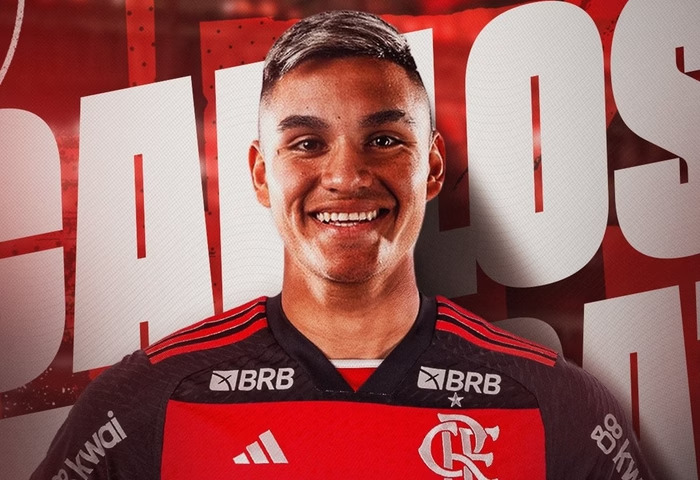 Flamengo anuncia meio-campista argentino Carlos Alcaraz