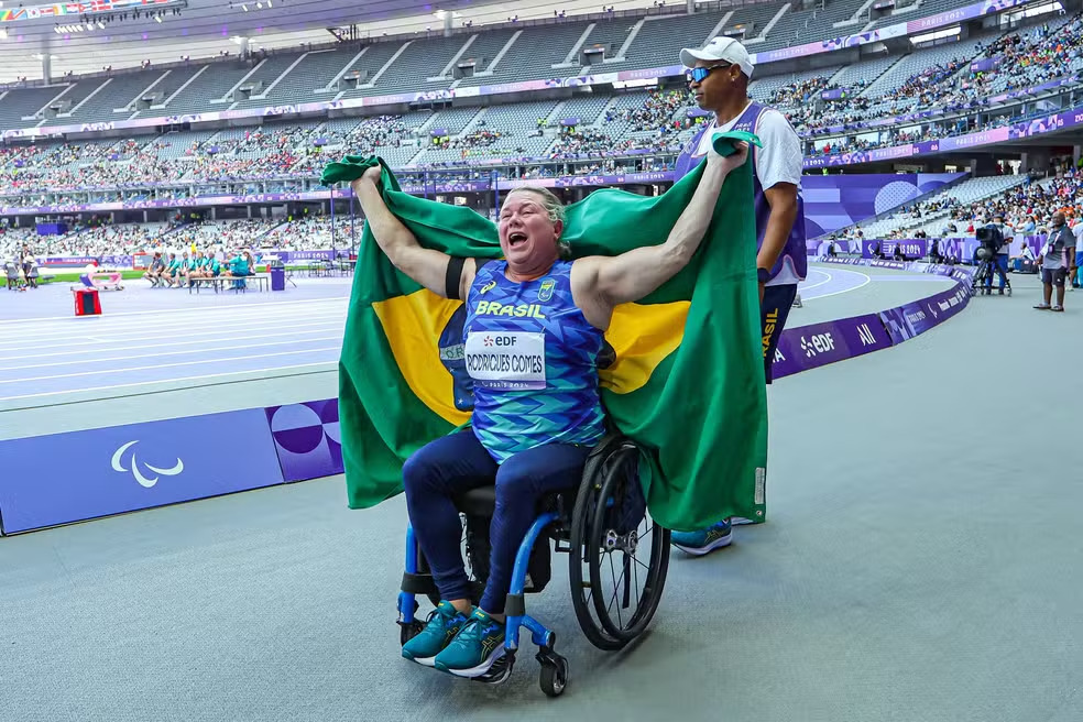 Beth Gomes leva 2ª medalha do dia com ouro e recorde paralímpico no lançamento de disco