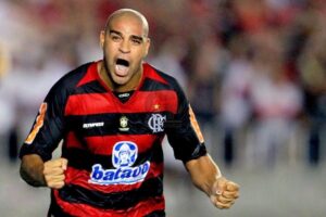 Adriano Imperador terá jogo de despedida em um Flamengo x Inter de Milão