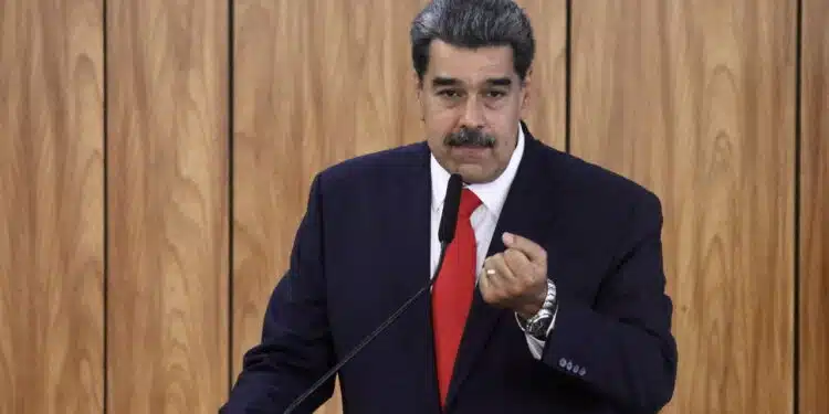 Venezuela anuncia retirada de embaixador no Brasil