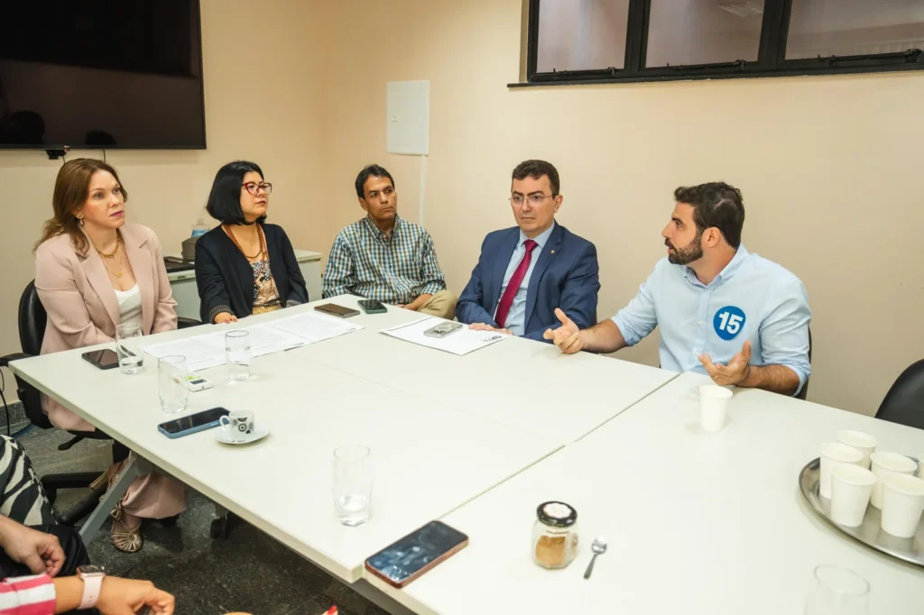 Igor Normando fecha compromisso com a educação de Belém