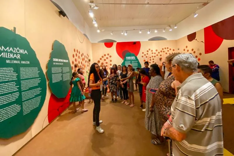 Idodos acolhidos em abrigo estadual visitam exposição do Museu do Amanhã