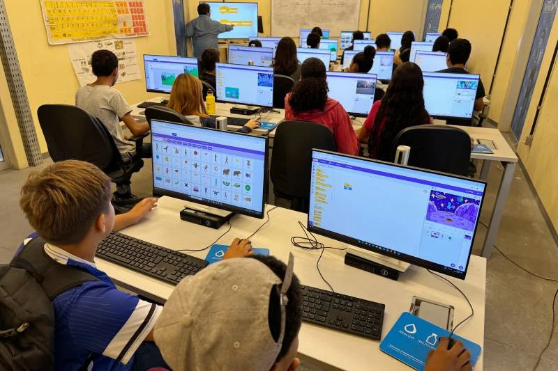 Jovens exploram criação de jogos e vídeos durante curso de informática na UsiPaz Icuí-Guajará